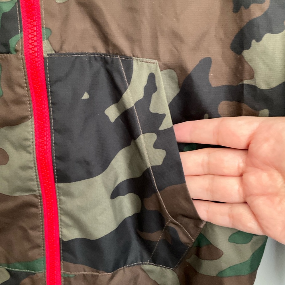 Nike Air Jordan Camo Jacket with Red Zipper Boys M (10-12) - Picture 3 of 13